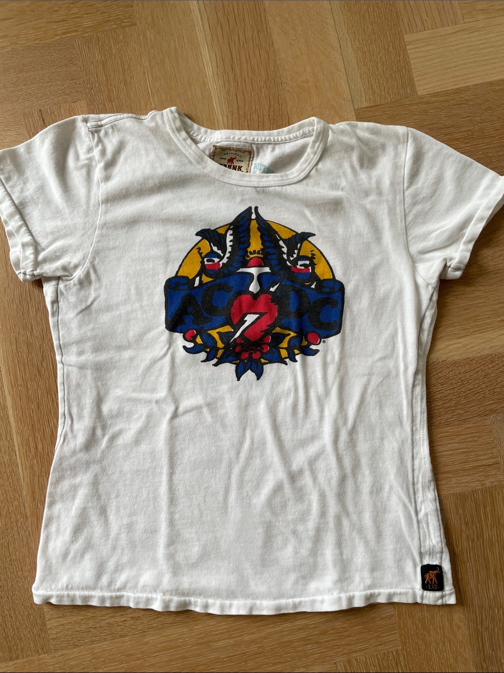 Trunk LTD AC/DC tshirt size 3 large